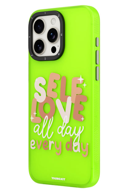 Youngkit Sweet Language Bethany Green Tasarımlı iPhone 15 Pro uyumlu Kılıf Yeşil