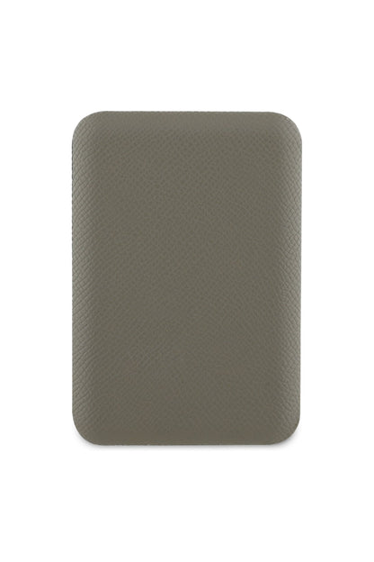 Guess Üçgen Logolu 5000 mAh 15w Magsafe Powerbank Kahverengi